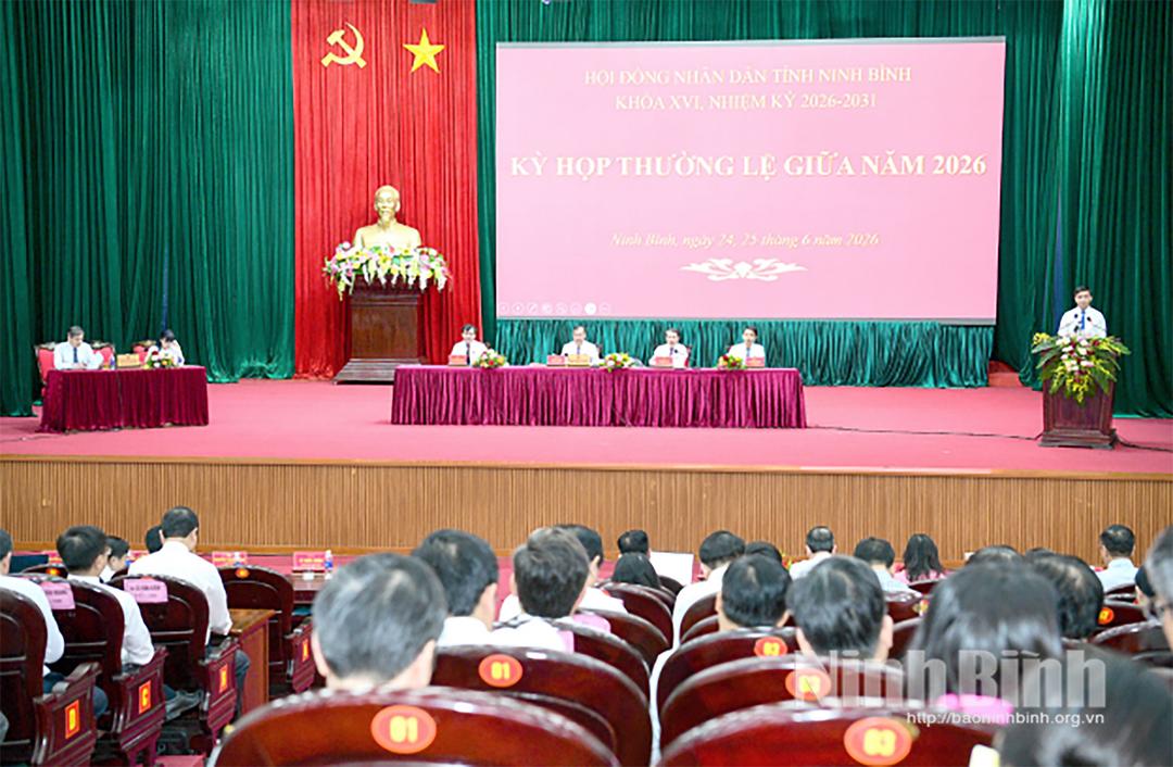 Thường trực HĐND tỉnh điều hành Kỳ họp thường lệ giữa năm 2026 HĐND tỉnh. Ảnh: Trường Giang