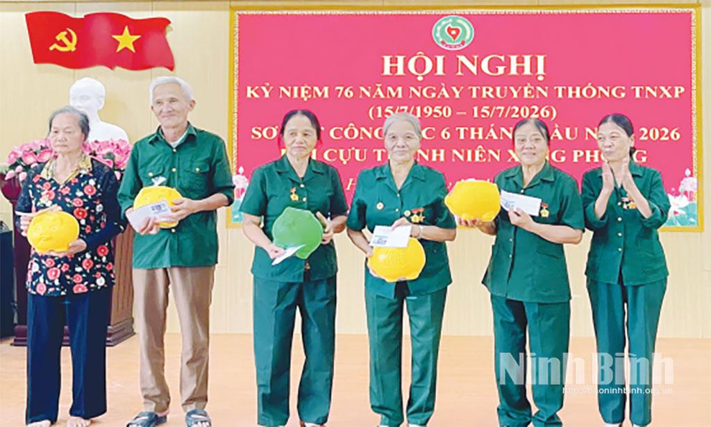 Hội Cựu TNXP phường Nam Hoa Lư triển khai phong trào "Nuôi heo đất gây quỹ" hỗ trợ hội viên có hoàn cảnh khó khăn.