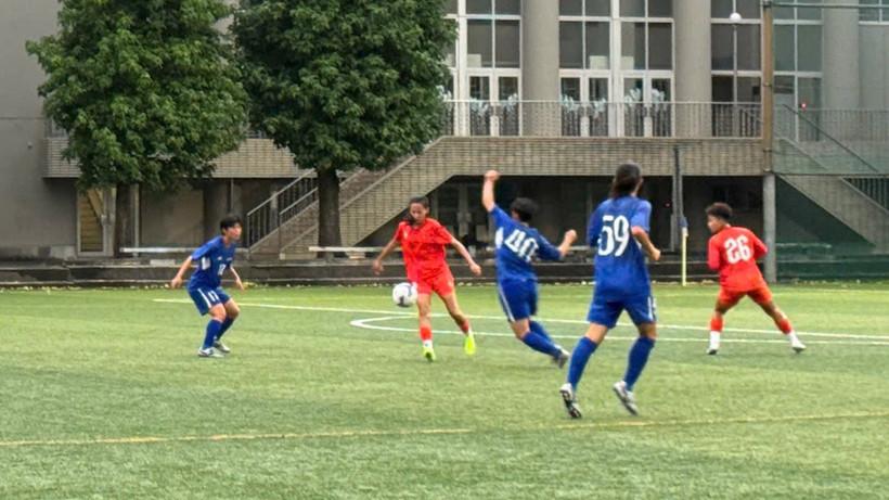 Đội tuyển U20 nữ Việt Nam (áo đỏ) thi đấu giao hữu cùng đội Fujieda Jyunshin. (Ảnh: VFF)