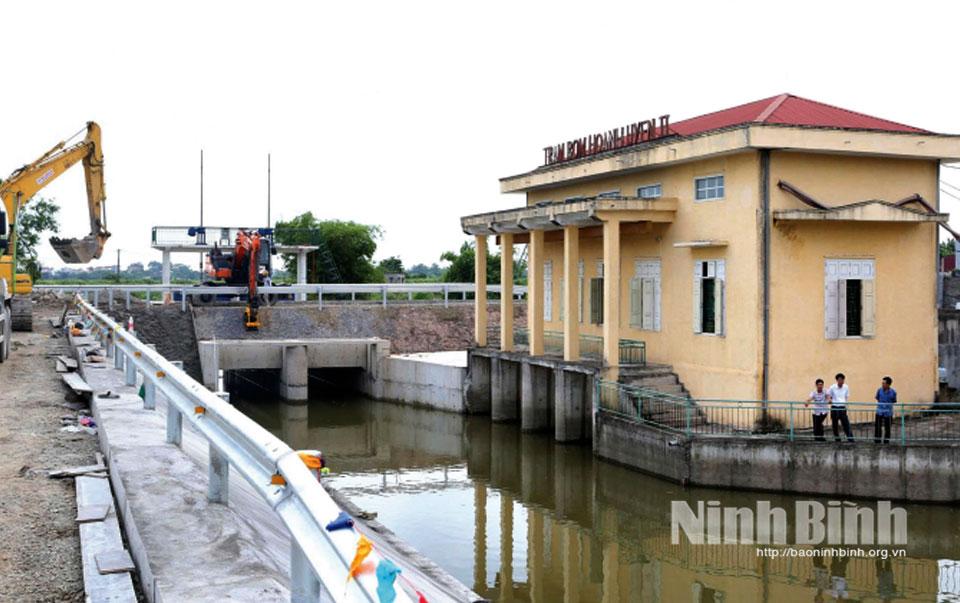 Trạm bơm Hoành Uyển II, phường Đồng Văn mới được đầu tư xây dựng phục vụ tiêu úng cho khu công nghiệp Đồng Văn.