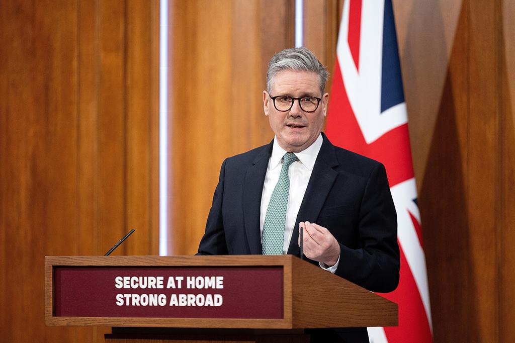 Thủ tướng Anh Keir Starmer phát biểu tại buổi họp báo ở LonDon. Ảnh: THX/TTXVN