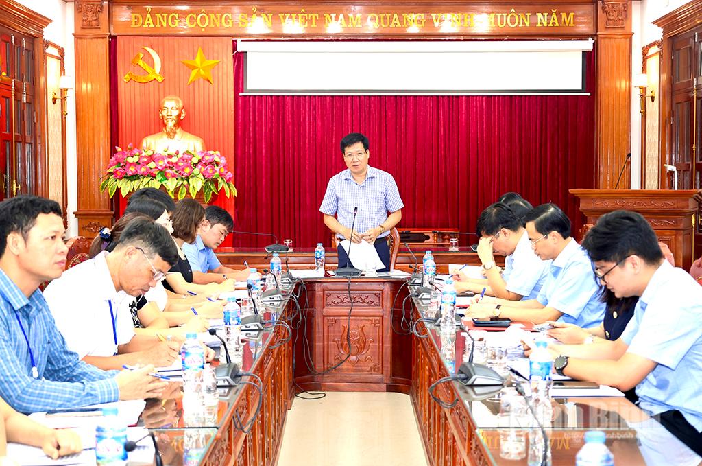 Đồng chí Lê Xuân Huy, Tỉnh ủy viên, Phó Chủ tịch HĐND tỉnh phát biểu tại buổi giám sát.