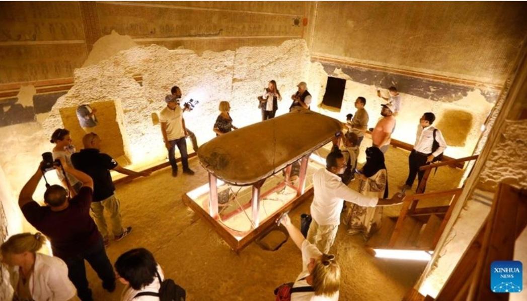 Bên trong Lăng mộ Pharaoh Amenhotep III. Ảnh: Xinhua