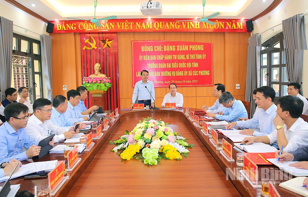 Quang cảnh buổi làm việc.