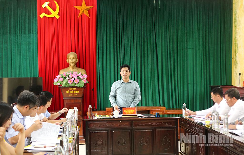 Đồng chí Trần Anh Dũng, Ủy viên Ban Thường vụ Tỉnh ủy, Phó Chủ tịch UBND tỉnh phát biểu tại buổi làm việc.