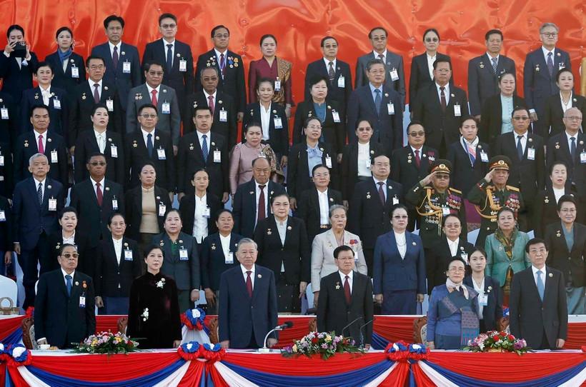 Tổng Bí thư Tô Lâm và Phu nhân cùng các đại biểu dự Lễ kỷ niệm 50 năm Quốc khánh Lào và 105 năm Ngày sinh Chủ tịch Kaysone Phomvihane. Ảnh: TTXVN