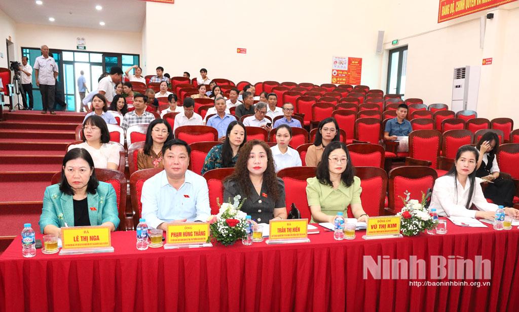 Các đại biểu dự tiếp xúc cử tri tại xã Tân Thanh.