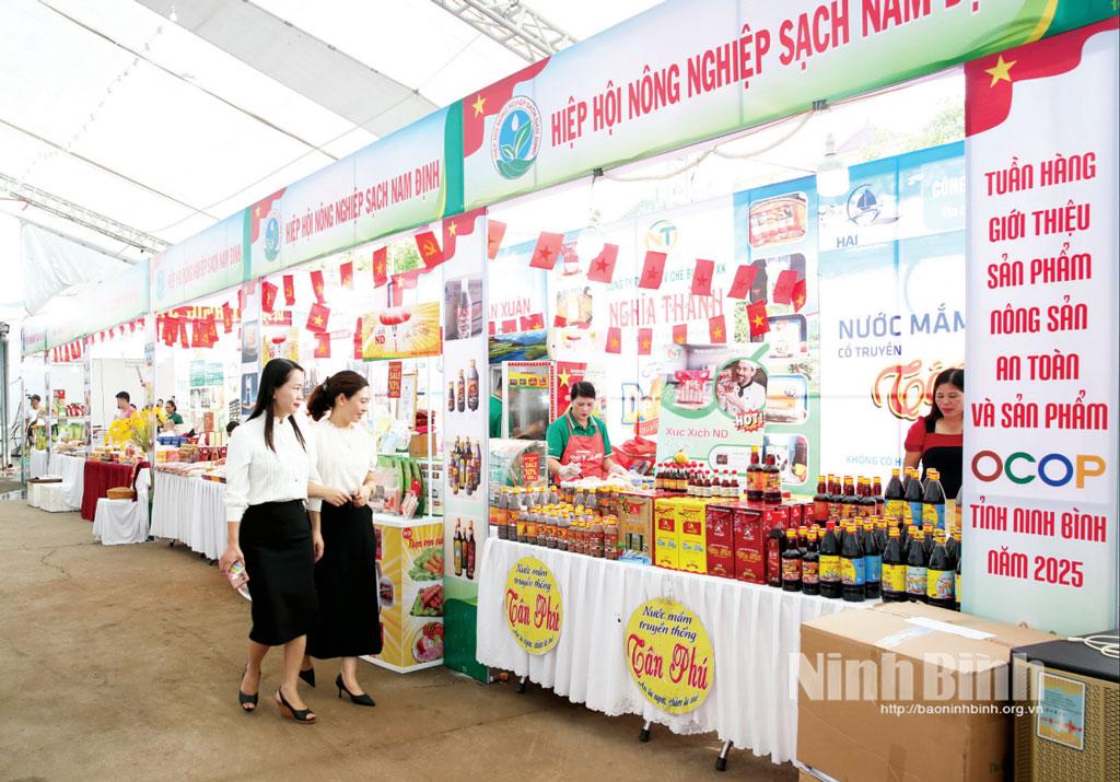 Với sự hỗ trợ của tỉnh, nhiều sản phẩm OCOP của các địa phương tham gia Tuần hàng Giới thiệu sản phẩm nông sản an toàn và sản phẩm OCOP tỉnh Ninh Bình năm 2025.