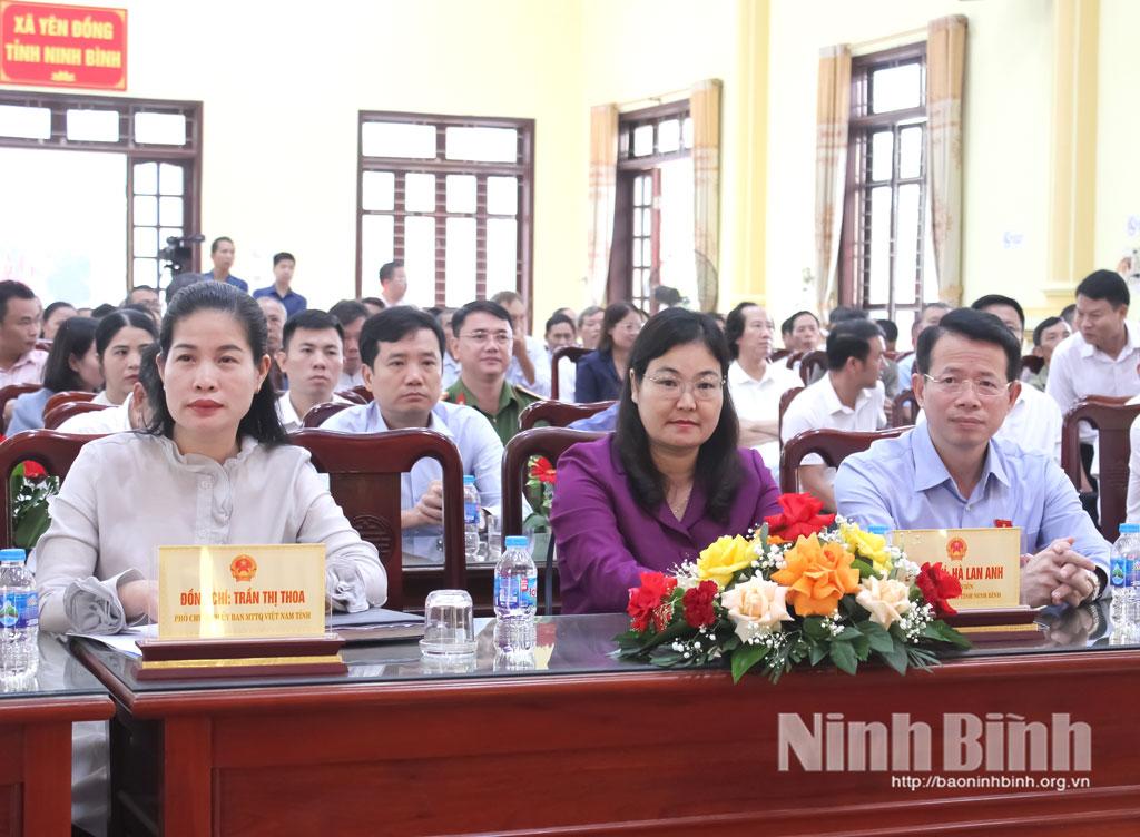 Các đại biểu dự buổi tiếp xúc cử tri.