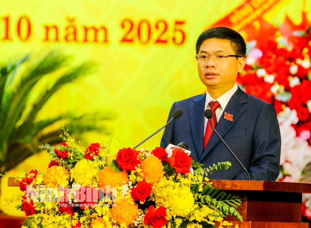 Đồng chí Trương Quốc Huy, Bí thư Tỉnh ủy nhiệm kỳ 2025-2030, Trưởng Đoàn đại biểu Quốc hội tỉnh Ninh Bình trình bày Diễn văn khai mạc Đại hội.