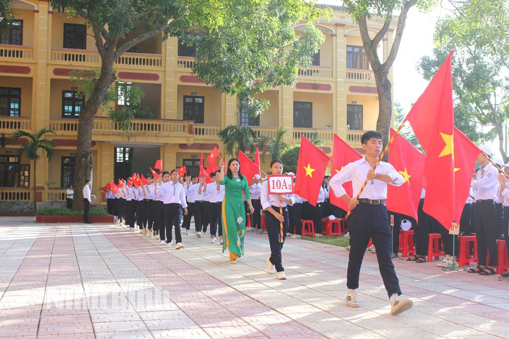 Học sinh trường THPT Nguyễn Đức Thuận, phường Trường Thi trong lễ khai giảng năm học 2025-2026.