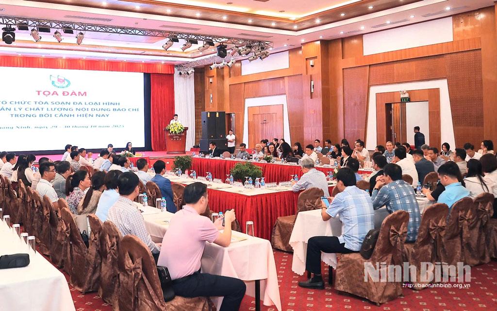 Quang cảnh toạ đàm.