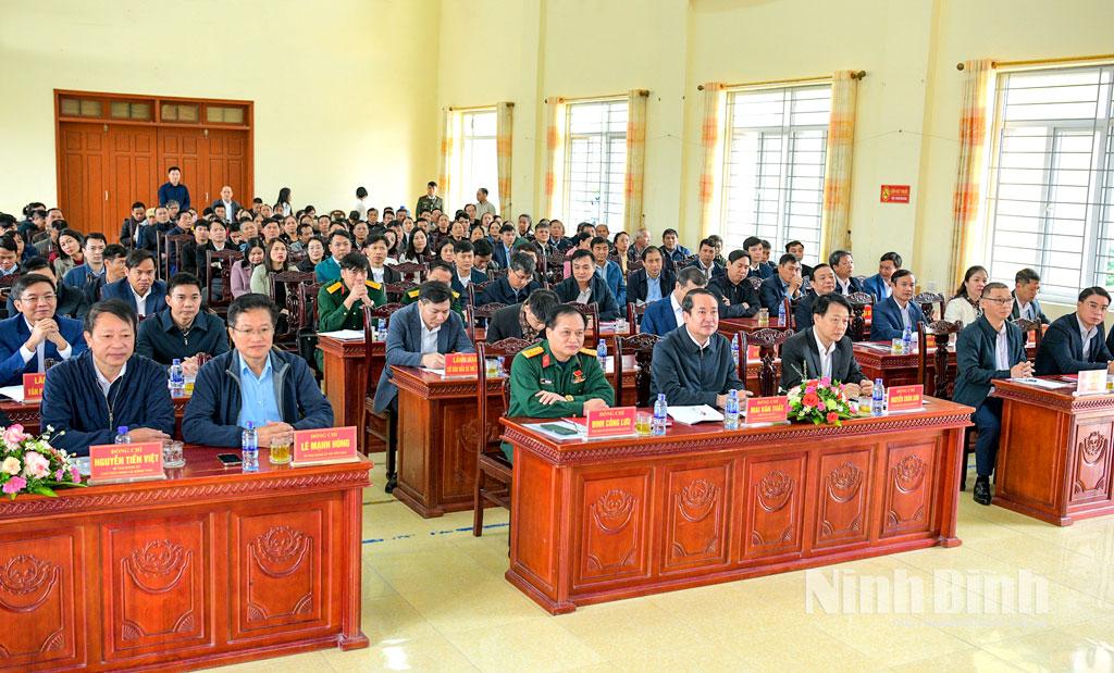 Các đại biểu dự buổi tiếp xúc cử tri.