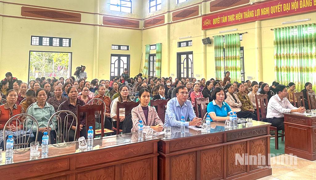 Các đại biểu dự hội nghị.