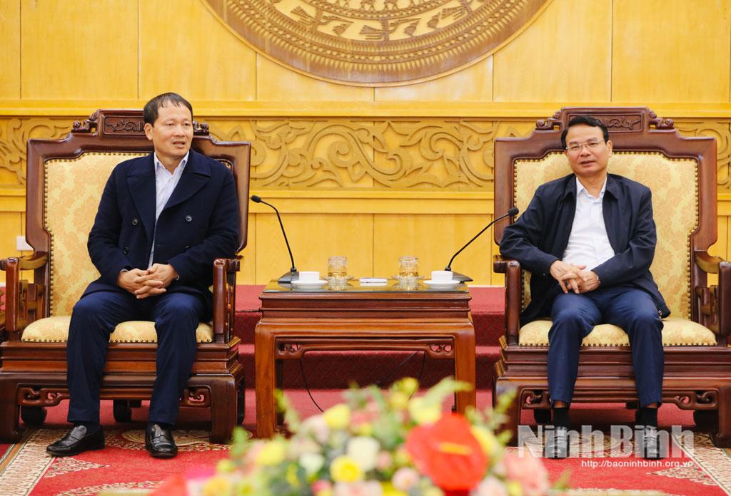 Đồng chí Đặng Xuân Phong, Ủy viên Trung ương Đảng, Bí thư Tỉnh ủy, Trưởng Đoàn đại biểu Quốc hội tỉnh tiếp đồng chí Vũ Hồng Văn, Bí thư Tỉnh ủy, Trưởng Đoàn đại biểu Quốc hội tỉnh Đồng Nai.