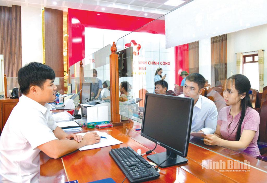 Hoạt động tại Trung tâm Phục vụ hành chính công xã Quang Thiện.