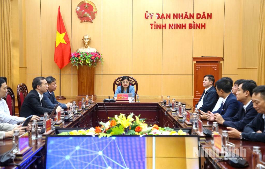 Các đại biểu tham dự Diễn đàn Quốc gia phát triển Kinh tế số và Xã hội số lần thứ 3 tại điểm cầu tỉnh Ninh Bình