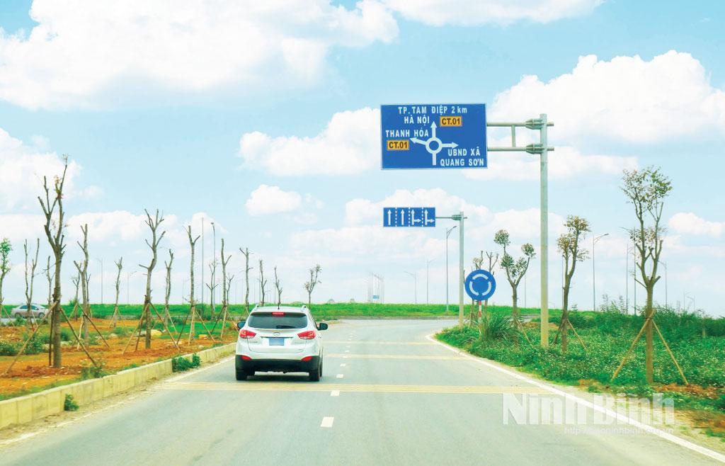 Đại lộ Hoa Lư hoàn thành, góp phần nâng cao năng lực cạnh tranh cấp tỉnh, đẩy mạnh thu hút đầu tư.