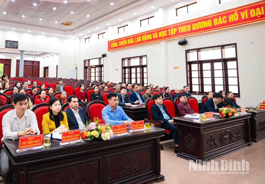 Các đại biểu dự hội nghị.