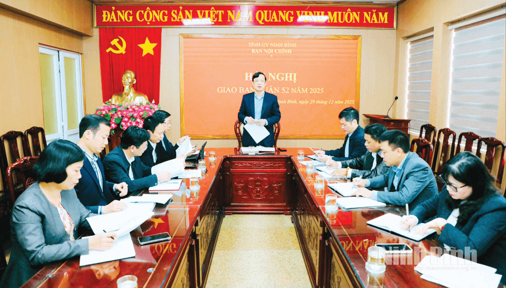 Đồng chí Nguyễn Minh Tiến, Uỷ viên Ban Thường vụ Tỉnh uỷ, Trưởng Ban Nội chính Tỉnh uỷ chủ trì Hội nghị giao ban Ban Nội chính Tỉnh uỷ. Ảnh: Đức Lam