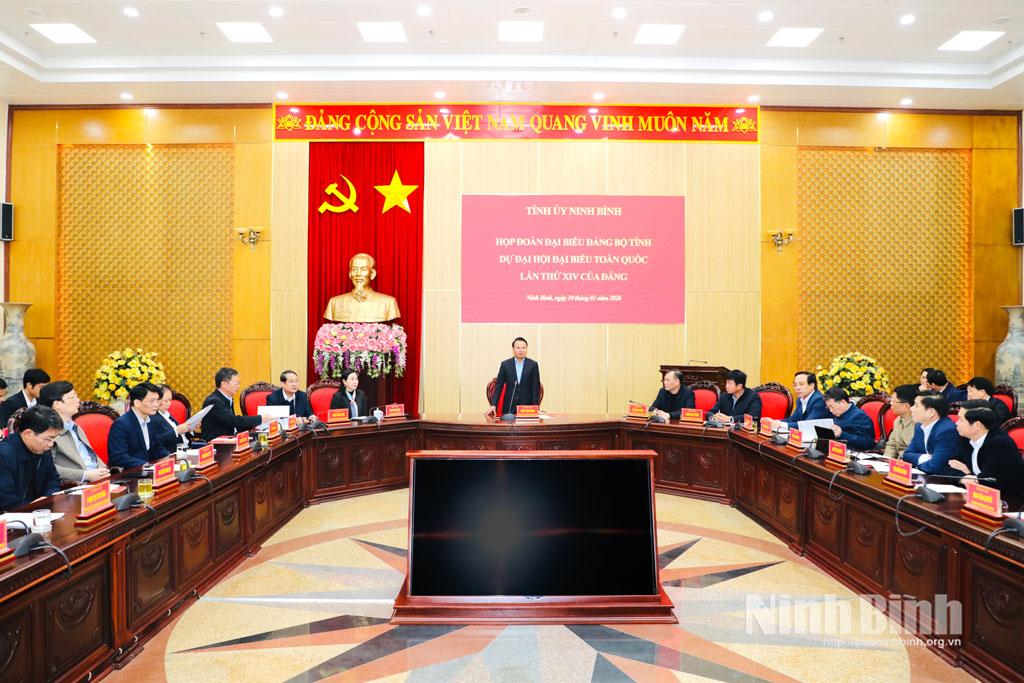 Quang cảnh cuộc họp.