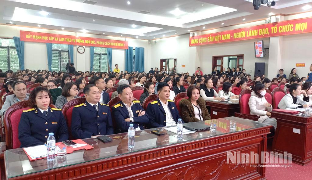 Các đại biểu dự hội nghị.