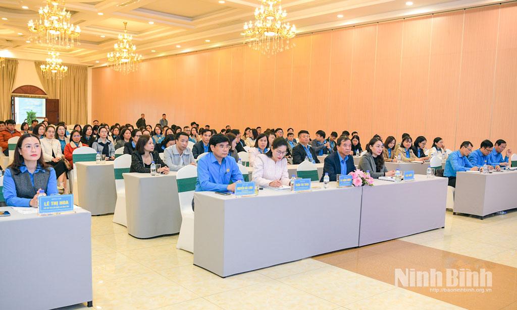 Các đại biểu dự hội nghị.