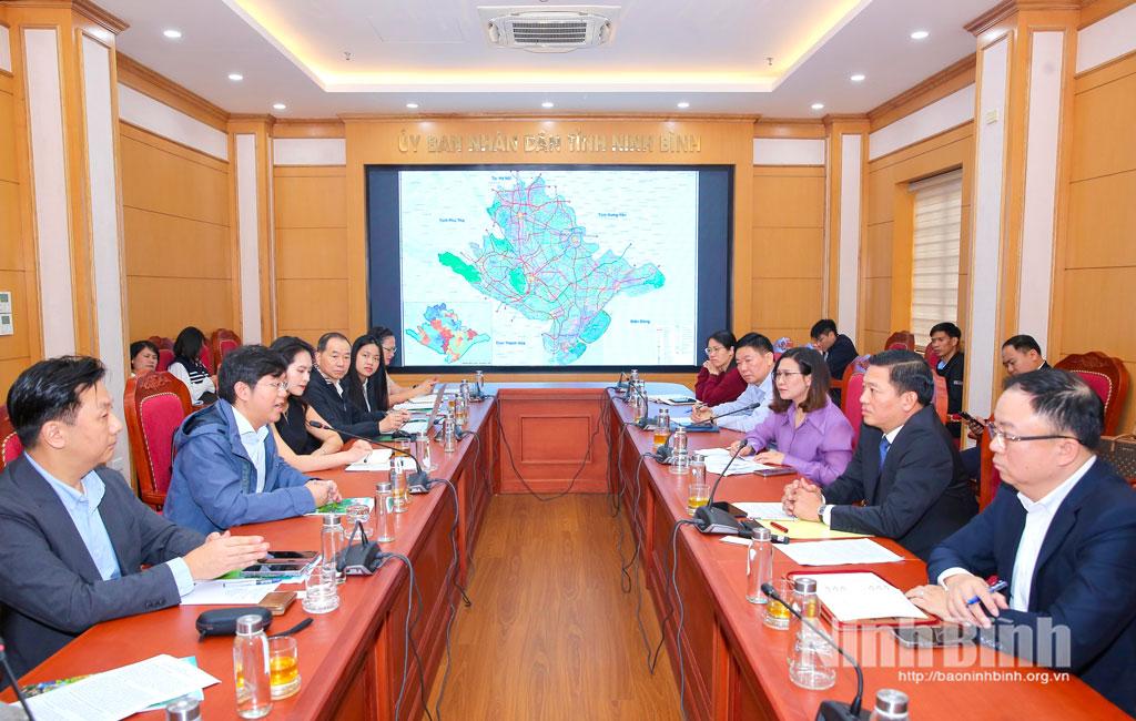 Quang cảnh buổi làm việc.