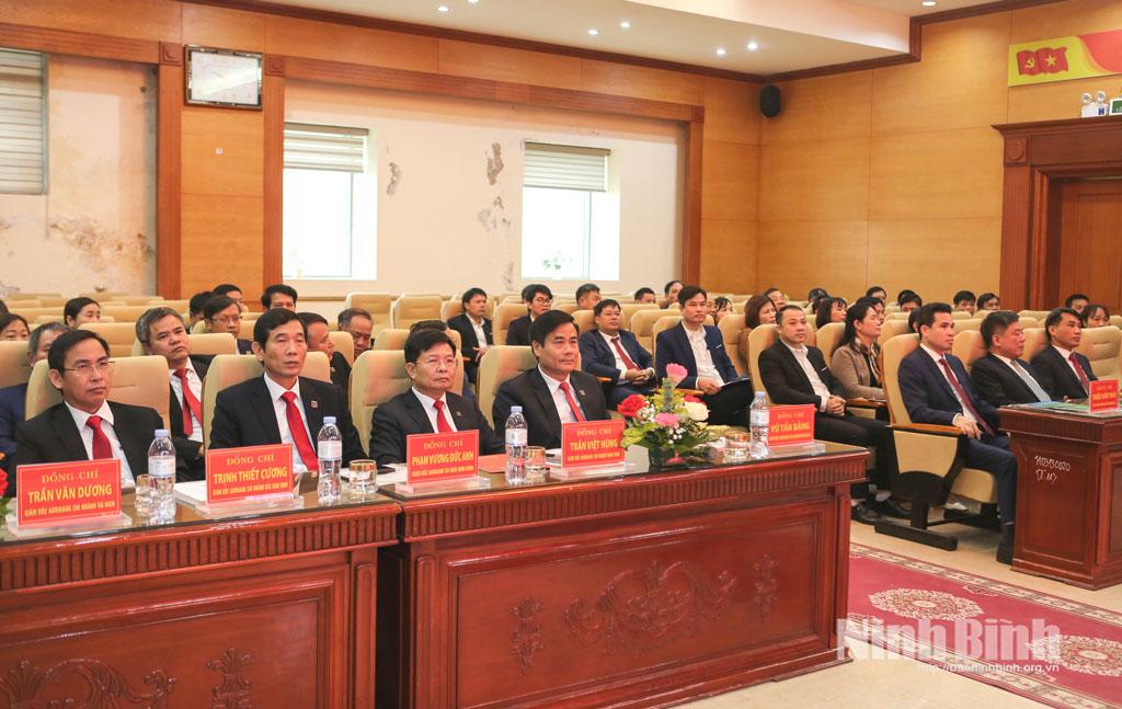 Các đại biểu dự lễ ký thoả thuận.