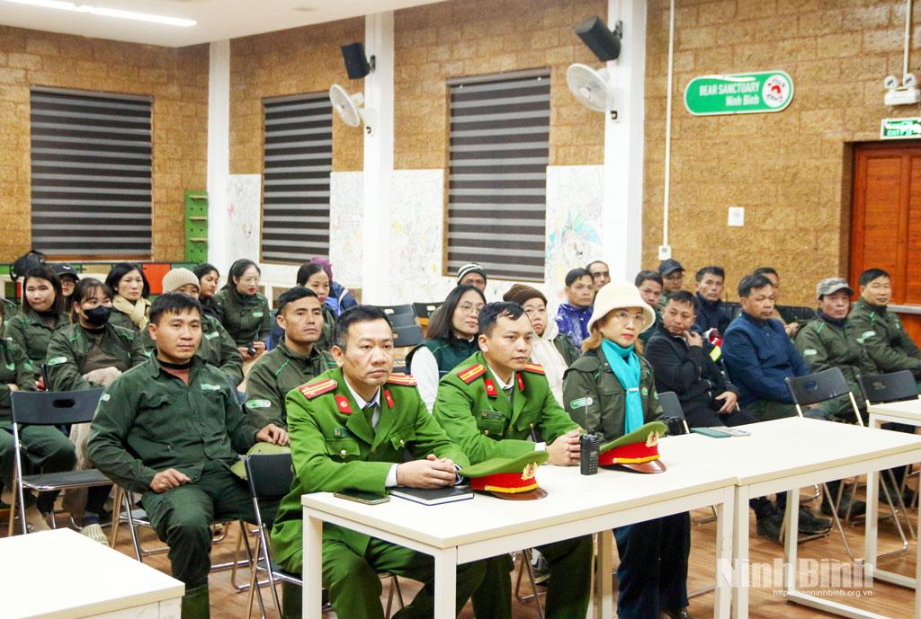 Đông đảo cán bộ, công nhân viên, người lao động Cơ sở bảo tồn Gấu Ninh Bình tham gia chương trình bồi dưỡng nghiệp vụ PCCC và CNCH.