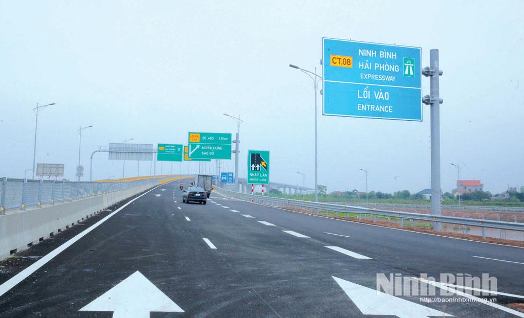 Tuyến cao tốc Ninh Bình - Hải Phòng hoàn thành sẽ tạo trục kết nối trực tiếp giữa Ninh Bình với các trung tâm kinh tế lớn của vùng. Ảnh: Anh Tuấn