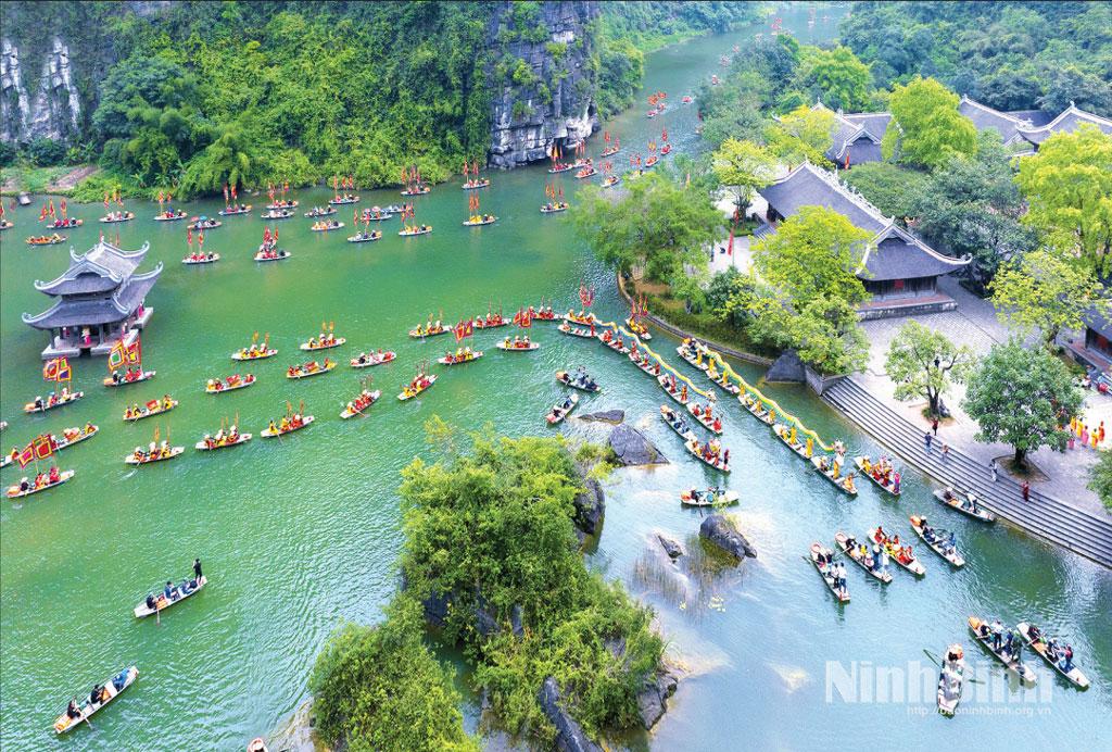 Lễ hội Tràng An. Ảnh: Trường Huy