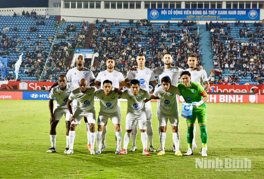 Đội hình ra sân của Câu lạc bộ Thép Xanh Nam Định.