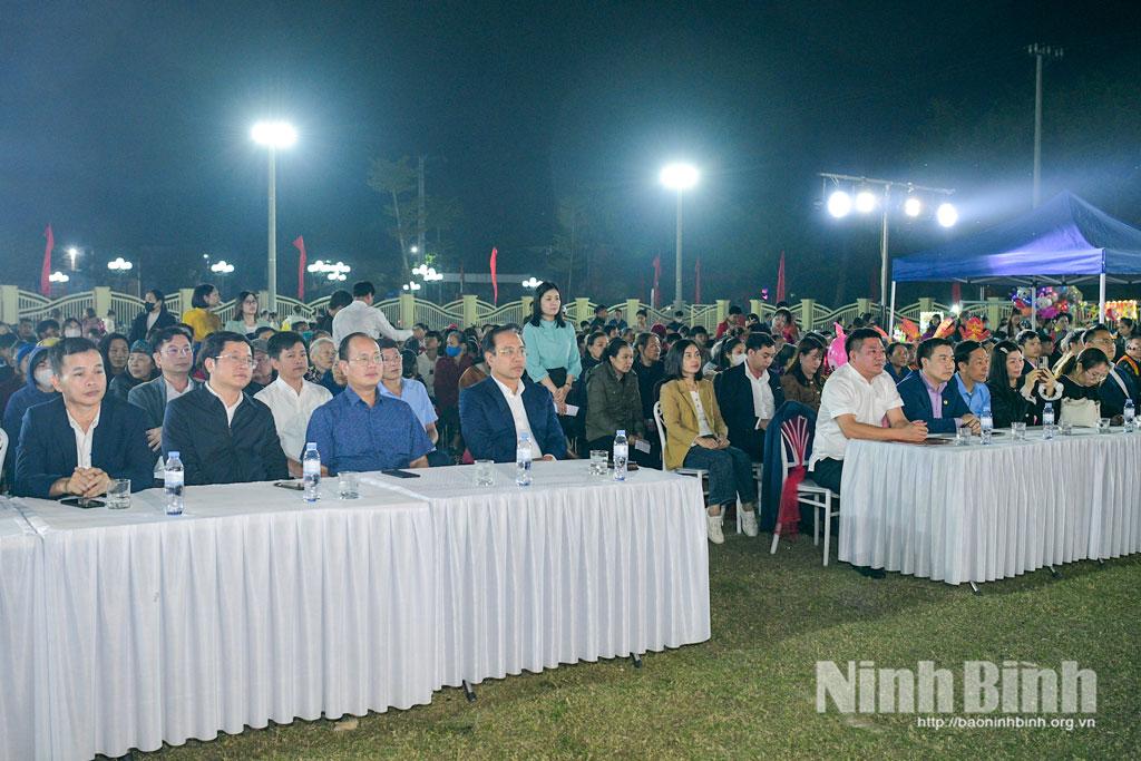 Các đại biểu dự chương trình.