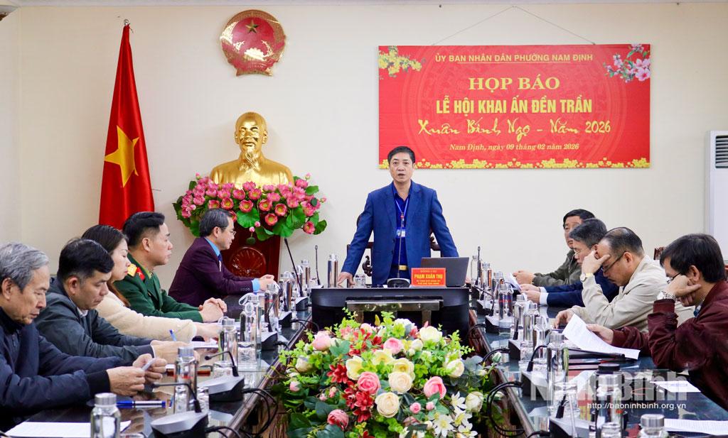 Quang cảnh buổi họp báo.