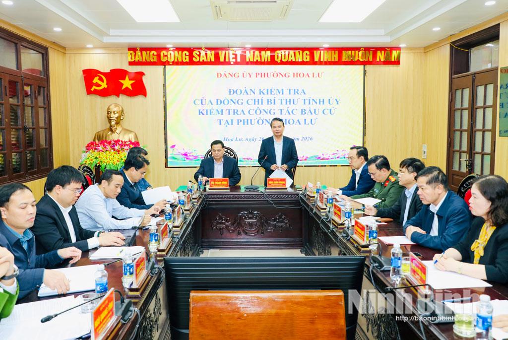 Quang cảnh buổi làm việc tại phường Hoa Lư.