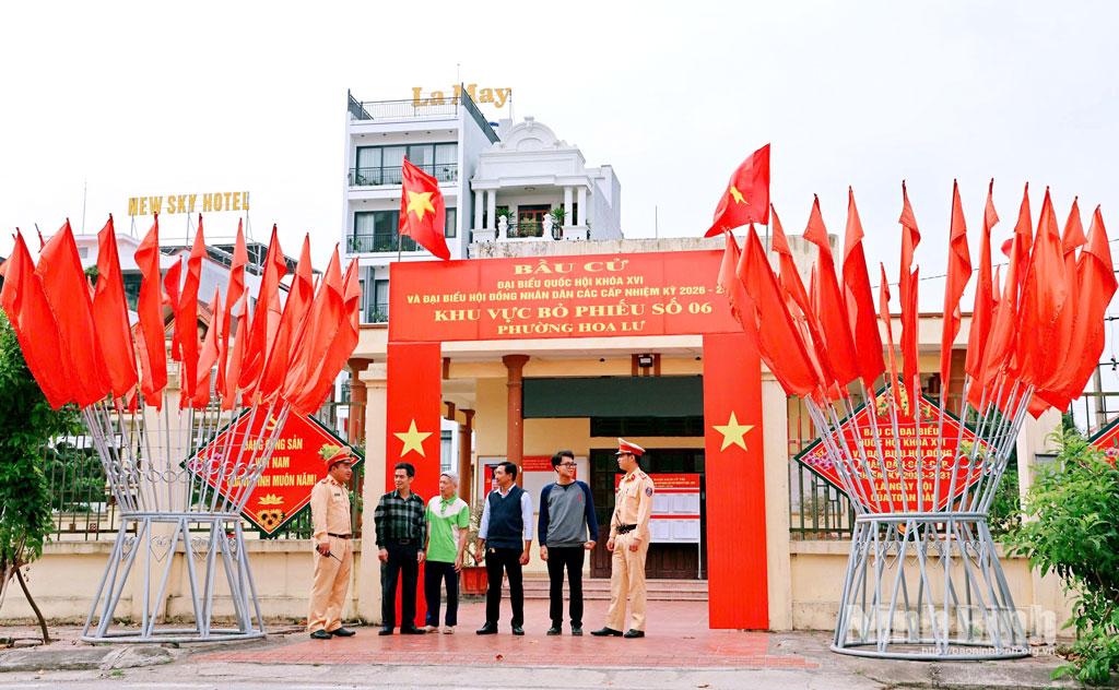 Lực lượng CSGT phối hợp với các lực lượng đảm bảo an toàn cho cuộc bầu cử ĐBQH khóa XVI và đại biểu HĐND các cấp nhiệm kỳ 2026-2031.