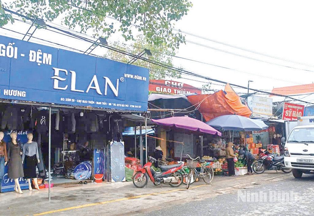 Chợ Giao Thiện, xã Giao Minh cơ bản đáp ứng nhu cầu giao thương hàng hóa cho người dân trong khu vực.