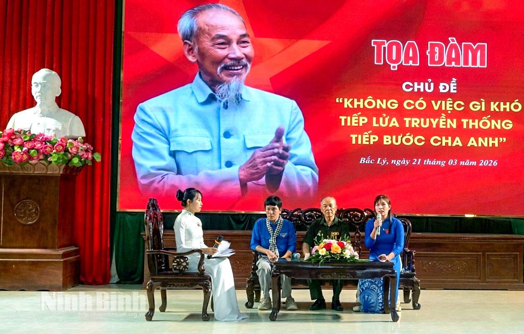 Các đại biểu tham dự buổi tọa đàm.