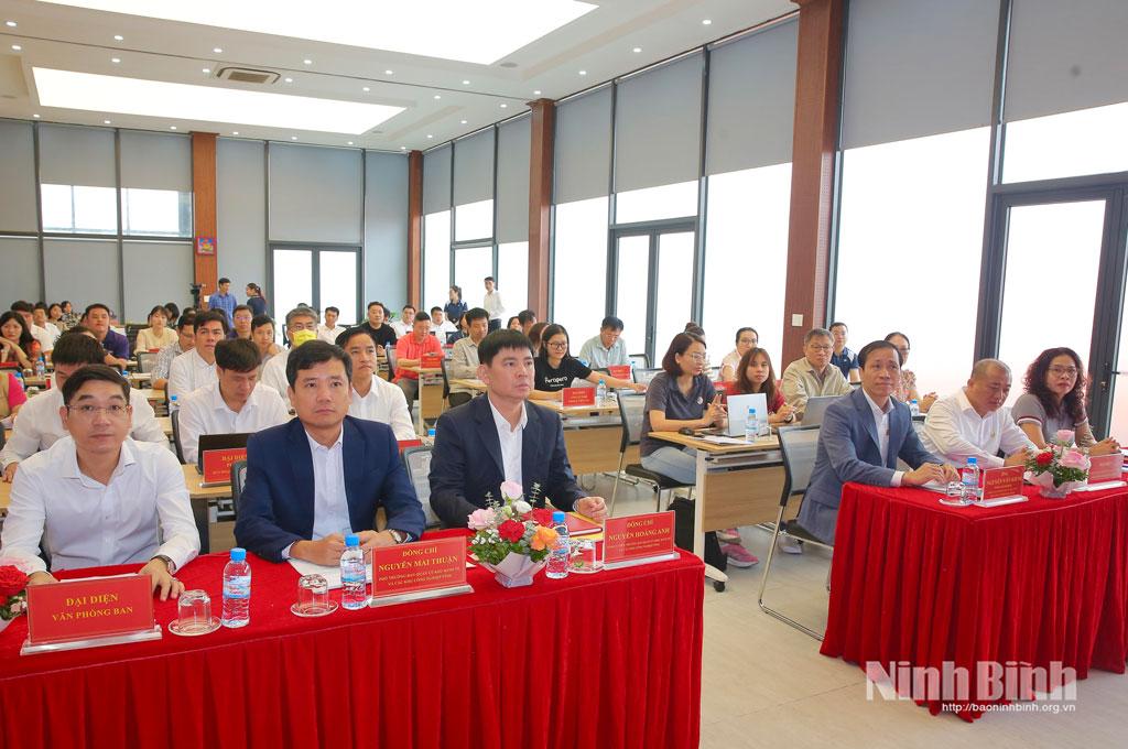 Các đại biểu dự hội nghị.