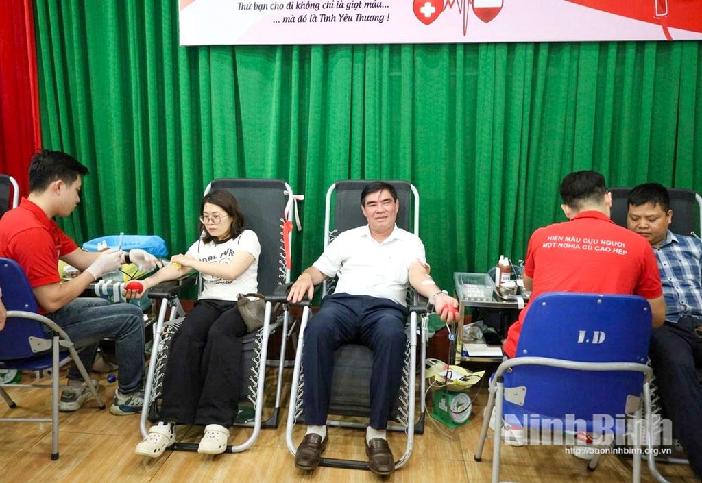 Tình nguyện viên tham gia chương trình hiến máu tình nguyện Lễ hội Xuân hồng 2026 tại xã Hải Tiến.