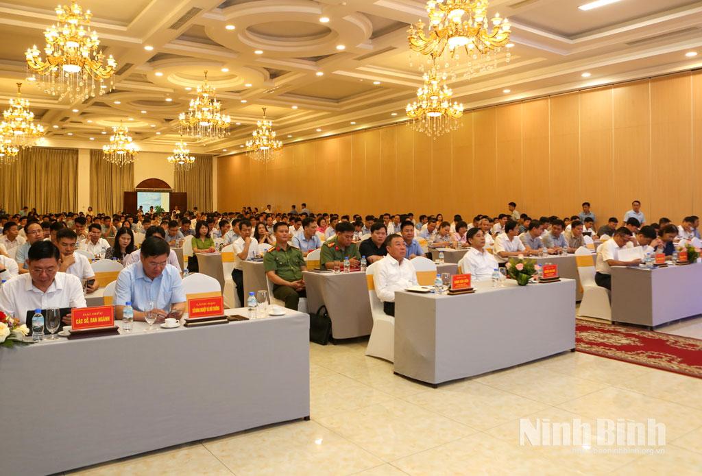 Các đại biểu dự hội nghị.