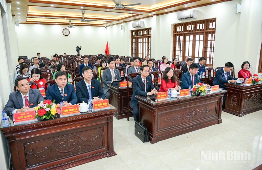 Các đại biểu dự kỳ họp.