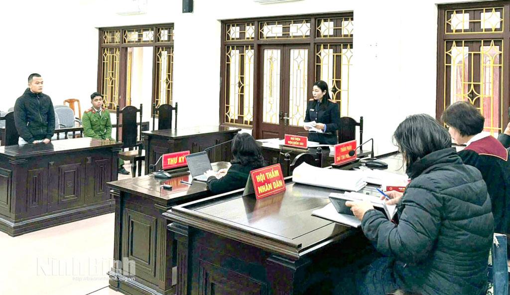 Một phiên tòa xét xử sơ thẩm của Tòa án nhân dân khu vực 5 tỉnh Ninh Bình.