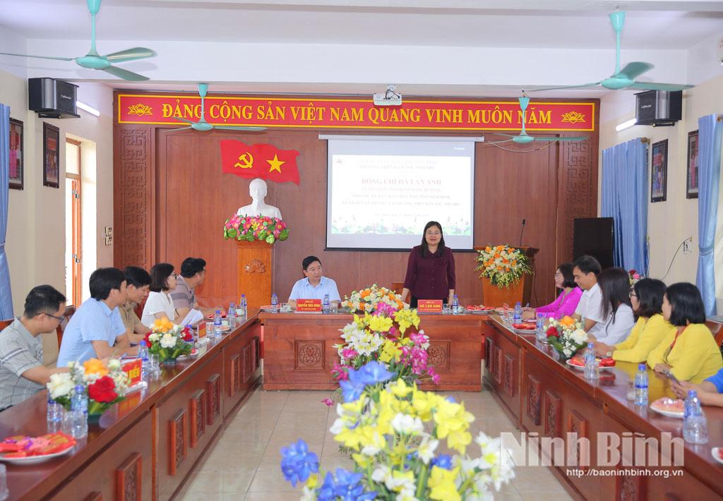 Quang cảnh buổi làm việc.