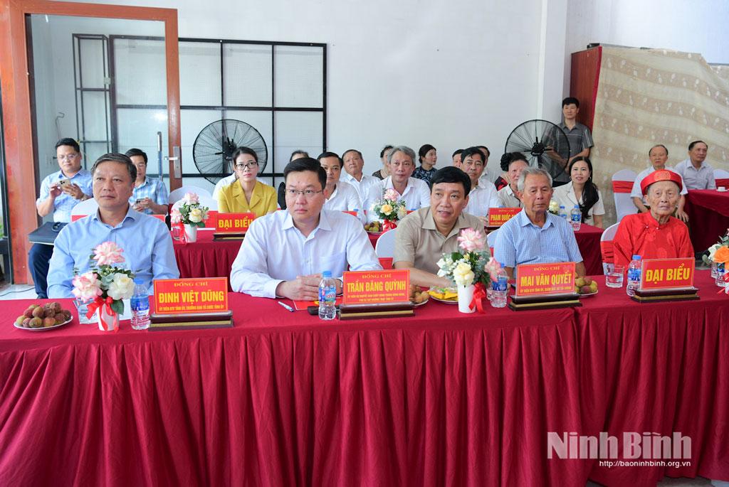 Các đại biểu tham dự buổi lễ.
