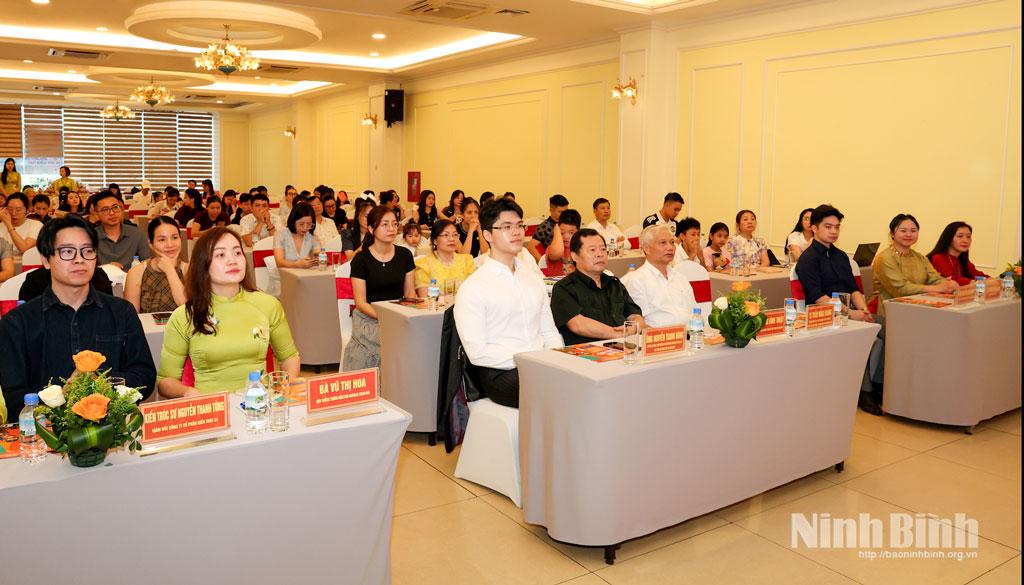 Các đại biểu dự chương trình.