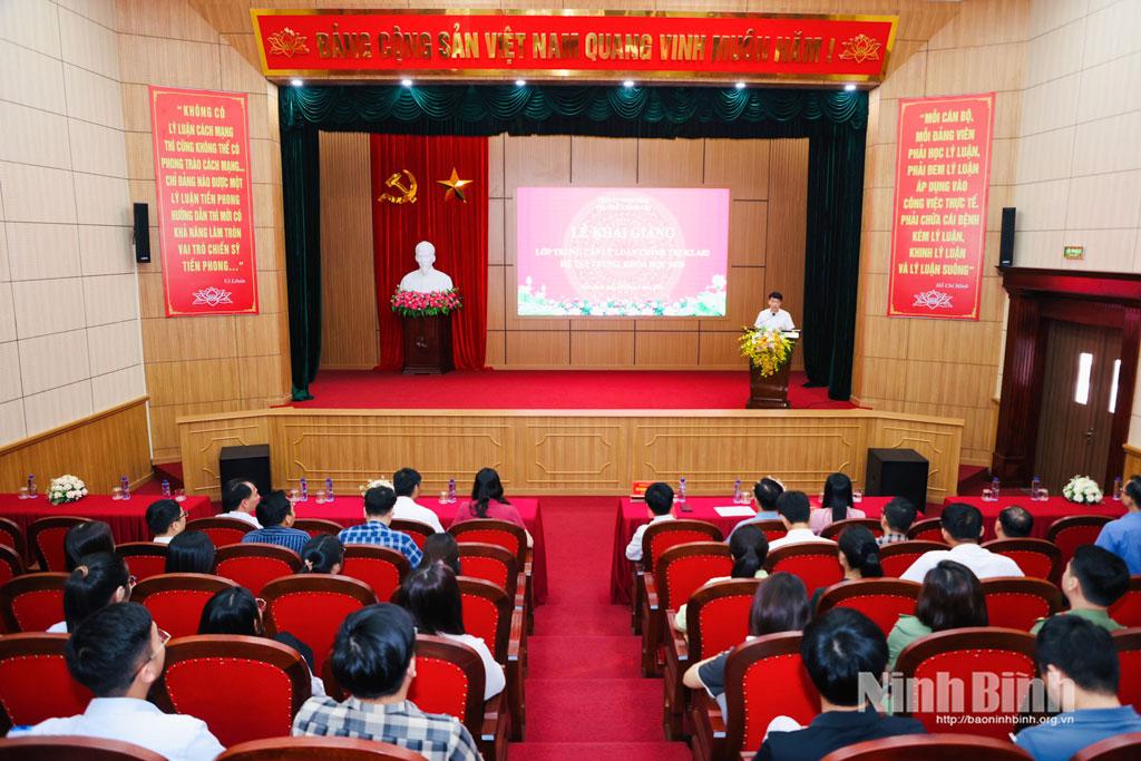 Quang cảnh lễ khai giảng.