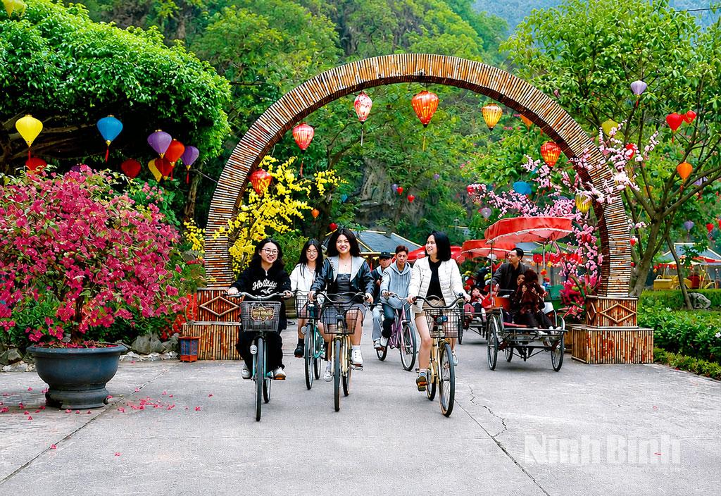 Tuyệt Tịnh Cốc - Điểm đến thu hút du khách dịp Tuần Du lịch Ninh Bình. Ảnh: Minh Đường