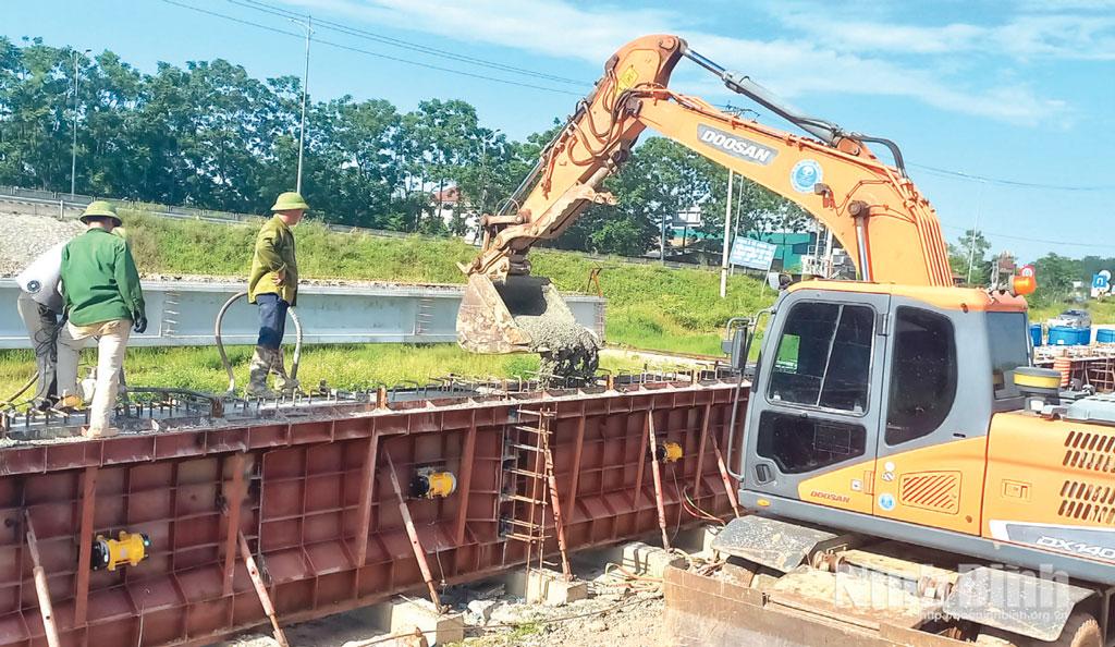 Công trường xây dựng cầu Châu Giang.